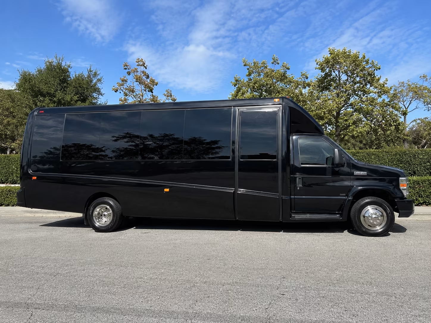 charter buses to moody center shows from pflugerville