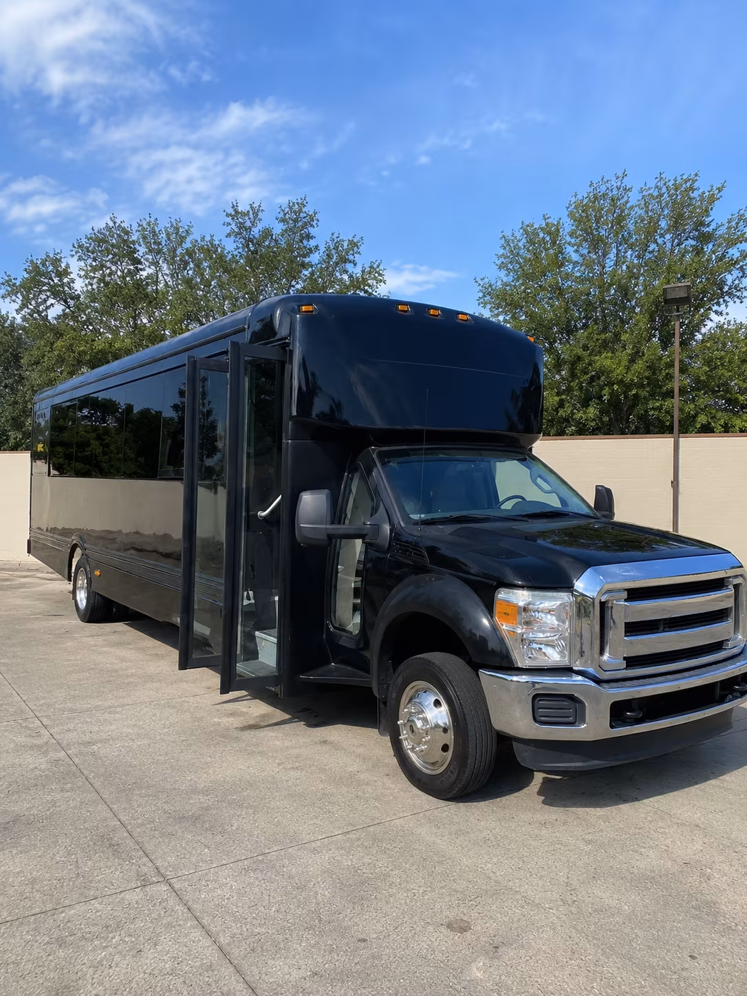 pflugerville 20 passenger party bus